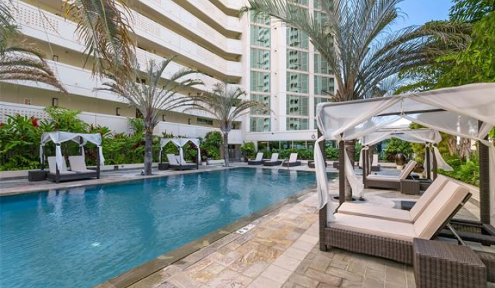 1837 Kalakaua Avenue,Honolulu,Hawaii,96815,3 Bedrooms Bedrooms,2 BathroomsBathrooms,Condo/Townhouse,Kalakaua,33,18735063