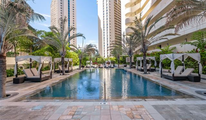 1837 Kalakaua Avenue,Honolulu,Hawaii,96815,3 Bedrooms Bedrooms,2 BathroomsBathrooms,Condo/Townhouse,Kalakaua,33,18735063