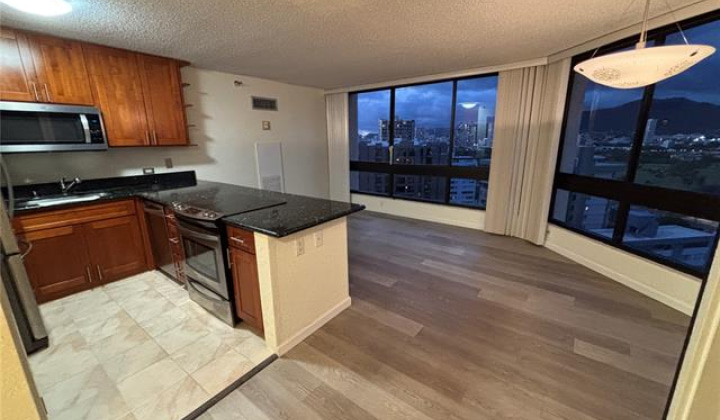 300 Wai Nani Way,Honolulu,Hawaii,96815,2 ベッドルーム ベッドルーム,2 バスルームバスルーム,コンド / タウンハウス,Wai Nani,18,18735926