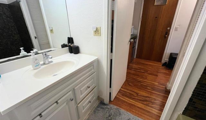 1750 Kalakaua Avenue,Honolulu,Hawaii,96826,1 BathroomBathrooms,Condo/Townhouse,Kalakaua,18,18281772