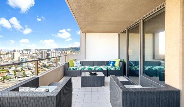 581 Kamoku Street,Honolulu,Hawaii,96826,2 ベッドルーム ベッドルーム,2 バスルームバスルーム,コンド / タウンハウス,Kamoku,24,18738233