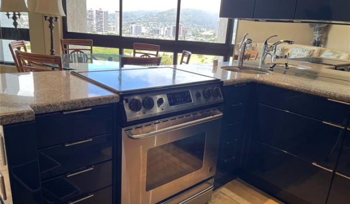 300 Wai Nani Way,Honolulu,Hawaii,96815,2 ベッドルーム ベッドルーム,2 バスルームバスルーム,コンド / タウンハウス,Wai Nani,24,18738370