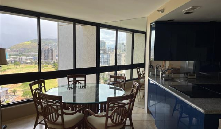 300 Wai Nani Way,Honolulu,Hawaii,96815,2 ベッドルーム ベッドルーム,2 バスルームバスルーム,コンド / タウンハウス,Wai Nani,24,18738370