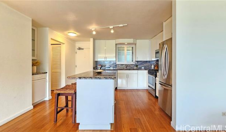 425 Ena Road,Honolulu,Hawaii,96815,1 Bedroom Bedrooms,1 BathroomBathrooms,Condo/Townhouse,Ena,9,17860162