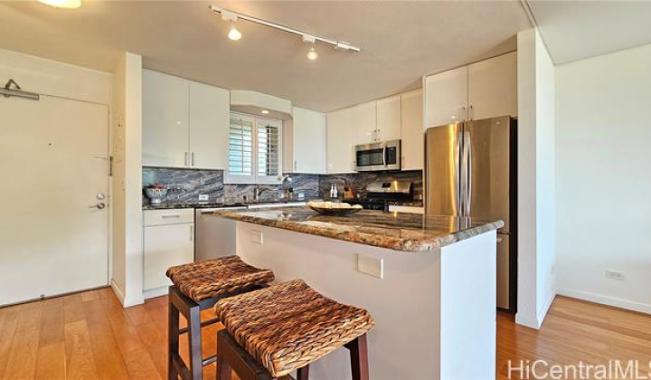 425 Ena Road,Honolulu,Hawaii,96815,1 Bedroom Bedrooms,1 BathroomBathrooms,Condo/Townhouse,Ena,9,17860162