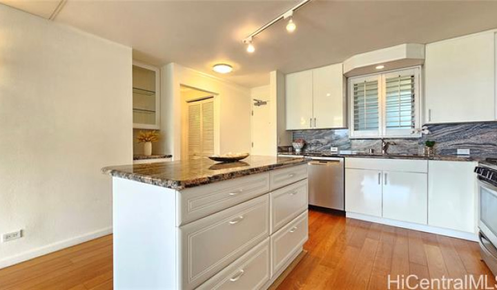 425 Ena Road,Honolulu,Hawaii,96815,1 Bedroom Bedrooms,1 BathroomBathrooms,Condo/Townhouse,Ena,9,17860162