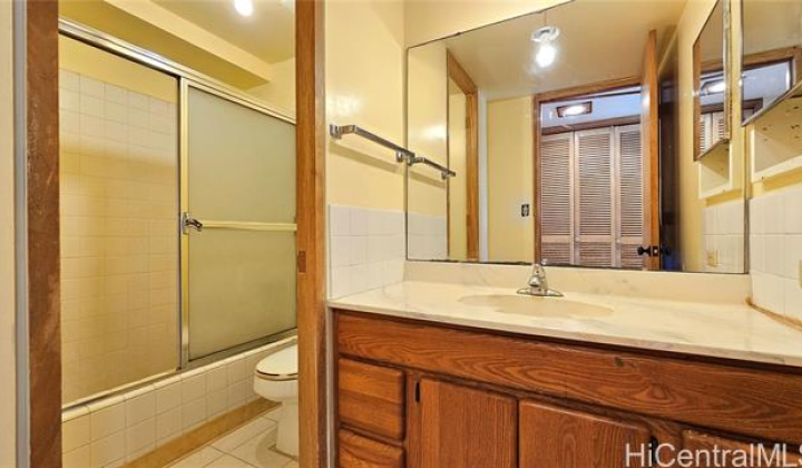 431 Nahua Street,Honolulu,Hawaii,96815,2 Bedrooms Bedrooms,2 BathroomsBathrooms,Condo/Townhouse,Nahua,8,18287315
