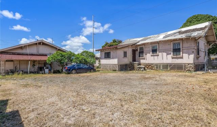 1221 Gulick Avenue,Honolulu,Hawaii,96819,7 Bedrooms Bedrooms,3 BathroomsBathrooms,Single family,Gulick,18288200