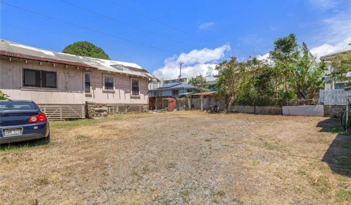 1221 Gulick Avenue,Honolulu,Hawaii,96819,7 Bedrooms Bedrooms,3 BathroomsBathrooms,Single family,Gulick,18288200