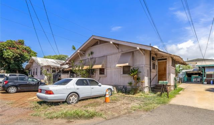 1221 Gulick Avenue,Honolulu,Hawaii,96819,7 Bedrooms Bedrooms,3 BathroomsBathrooms,Single family,Gulick,18288200