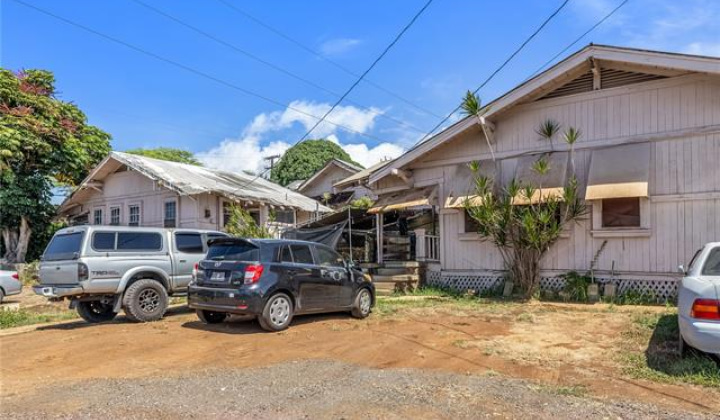 1221 Gulick Avenue,Honolulu,Hawaii,96819,7 Bedrooms Bedrooms,3 BathroomsBathrooms,Single family,Gulick,18288200