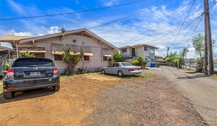 1221 Gulick Avenue,Honolulu,Hawaii,96819,7 Bedrooms Bedrooms,3 BathroomsBathrooms,Single family,Gulick,18288200
