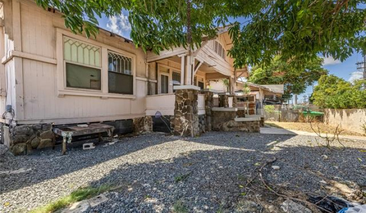 1221 Gulick Avenue,Honolulu,Hawaii,96819,7 Bedrooms Bedrooms,3 BathroomsBathrooms,Single family,Gulick,18288200