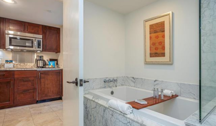 223 Saratoga Road,Honolulu,Hawaii,96815,1 BathroomBathrooms,Condo/Townhouse,Saratoga,17,18288598