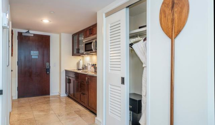 223 Saratoga Road,Honolulu,Hawaii,96815,1 BathroomBathrooms,Condo/Townhouse,Saratoga,17,18288598