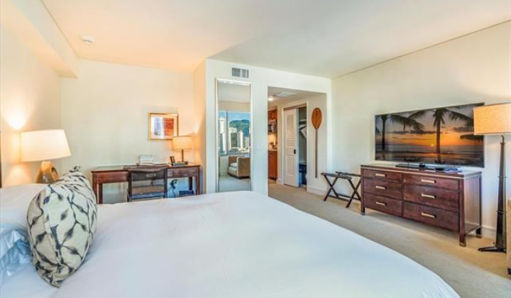 223 Saratoga Road,Honolulu,Hawaii,96815,1 BathroomBathrooms,Condo/Townhouse,Saratoga,17,18288598