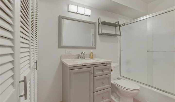 1717 Ala Wai Boulevard,Honolulu,Hawaii,96815,3 Bedrooms Bedrooms,2 BathroomsBathrooms,Condo/Townhouse,Ala Wai,12,19462477