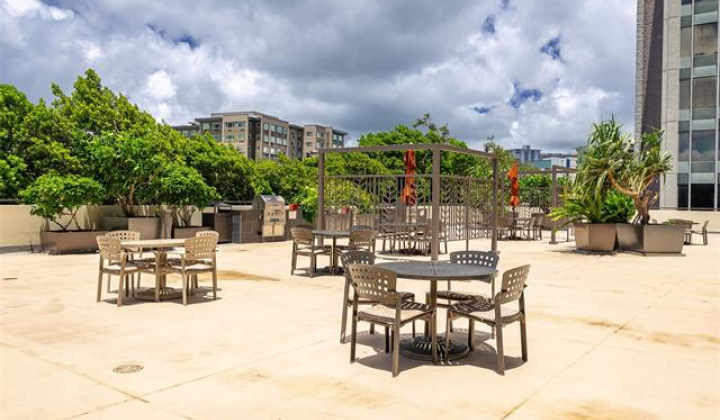 1717 Ala Wai Boulevard,Honolulu,Hawaii,96815,3 Bedrooms Bedrooms,2 BathroomsBathrooms,Condo/Townhouse,Ala Wai,12,19462477