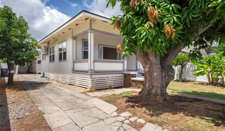 2032 Coyne Street,Honolulu,Hawaii,96826,3 Bedrooms Bedrooms,2 BathroomsBathrooms,Single family,Coyne,18290855