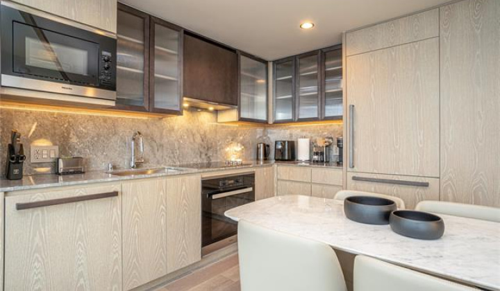 1000 Auahi Street,Honolulu,Hawaii,96814,1 Bedroom Bedrooms,1 BathroomBathrooms,Condo/Townhouse,Auahi,21,18290986