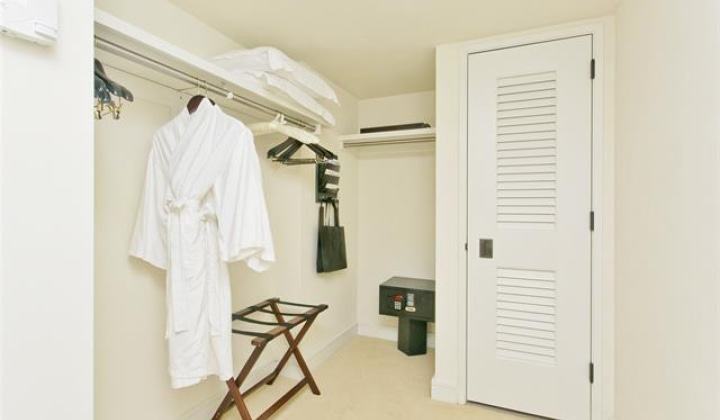 223 Saratoga Road,Honolulu,Hawaii,96815,2 Bedrooms Bedrooms,2 BathroomsBathrooms,Condo/Townhouse,Saratoga,12,18291017
