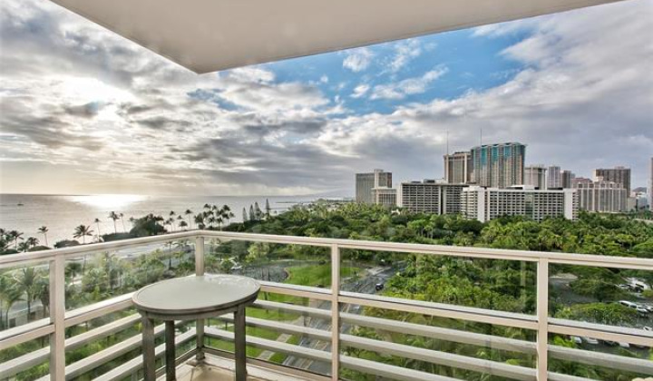 223 Saratoga Road,Honolulu,Hawaii,96815,2 Bedrooms Bedrooms,2 BathroomsBathrooms,Condo/Townhouse,Saratoga,12,18291017