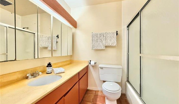 1015 Aoloa Place,Kailua,Hawaii,96734,2 Bedrooms Bedrooms,2 BathroomsBathrooms,Condo/Townhouse,Aoloa,2,19467439