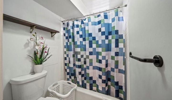 909 Ala Nanala Street,Honolulu,Hawaii,96818,1 Bedroom Bedrooms,1 BathroomBathrooms,Condo/Townhouse,Ala Nanala,6,18292551