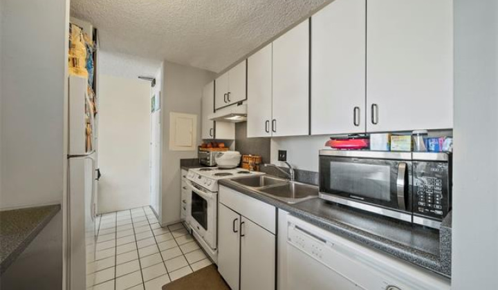 909 Ala Nanala Street,Honolulu,Hawaii,96818,1 Bedroom Bedrooms,1 BathroomBathrooms,Condo/Townhouse,Ala Nanala,6,18292551