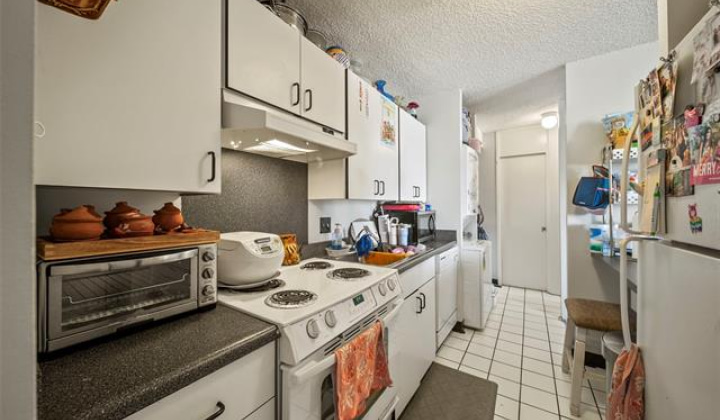 909 Ala Nanala Street,Honolulu,Hawaii,96818,1 Bedroom Bedrooms,1 BathroomBathrooms,Condo/Townhouse,Ala Nanala,6,18292551