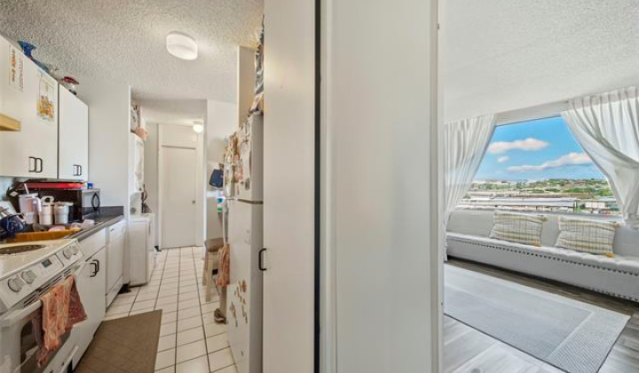 909 Ala Nanala Street,Honolulu,Hawaii,96818,1 Bedroom Bedrooms,1 BathroomBathrooms,Condo/Townhouse,Ala Nanala,6,18292551