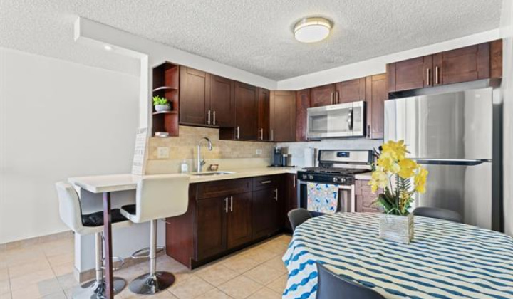 2452 Tusitala Street,Honolulu,Hawaii,96815,2 ベッドルーム ベッドルーム,1 バスルームバスルーム,コンド / タウンハウス,Tusitala,11,18754316