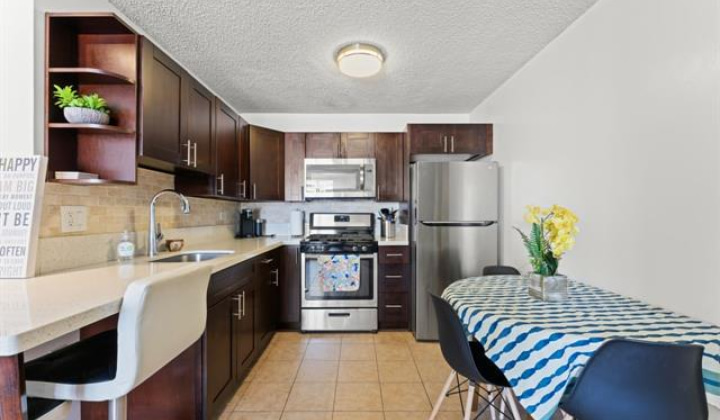 2452 Tusitala Street,Honolulu,Hawaii,96815,2 ベッドルーム ベッドルーム,1 バスルームバスルーム,コンド / タウンハウス,Tusitala,11,18754316