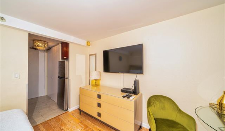 445 Seaside Avenue,Honolulu,Hawaii,96815,1 BathroomBathrooms,Condo/Townhouse,Seaside,38,18306022