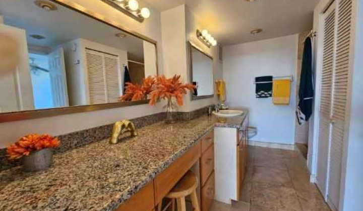 555 University Avenue,Honolulu,Hawaii,96826,2 Bedrooms Bedrooms,2 BathroomsBathrooms,Condo/Townhouse,University,8,18306316