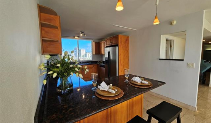 555 University Avenue,Honolulu,Hawaii,96826,2 Bedrooms Bedrooms,2 BathroomsBathrooms,Condo/Townhouse,University,8,18306316