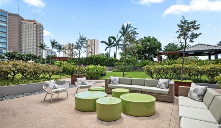 1555 Kapiolani Boulevard,Honolulu,Hawaii,96814,2 Bedrooms Bedrooms,2 BathroomsBathrooms,Condo/Townhouse,Kapiolani,18,18307781