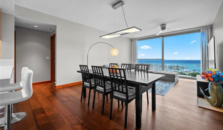 1555 Kapiolani Boulevard,Honolulu,Hawaii,96814,2 Bedrooms Bedrooms,2 BathroomsBathrooms,Condo/Townhouse,Kapiolani,18,18307781