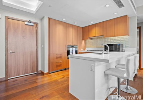 1555 Kapiolani Boulevard,Honolulu,Hawaii,96814,2 Bedrooms Bedrooms,2 BathroomsBathrooms,Condo/Townhouse,Kapiolani,18,18307781