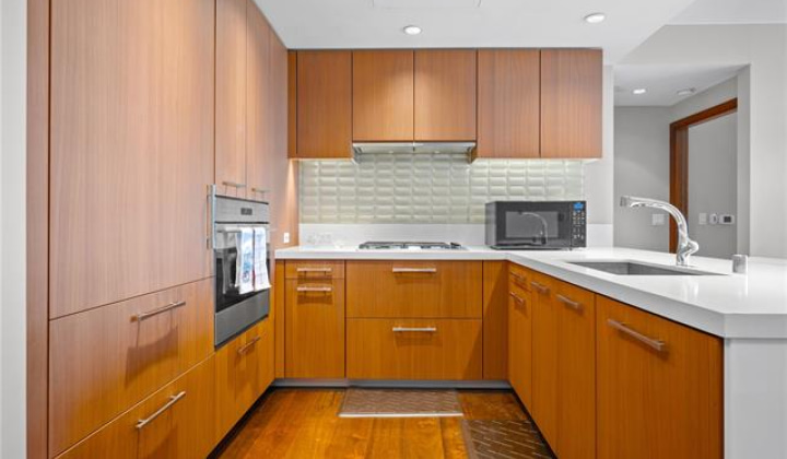 1555 Kapiolani Boulevard,Honolulu,Hawaii,96814,2 Bedrooms Bedrooms,2 BathroomsBathrooms,Condo/Townhouse,Kapiolani,18,18307781