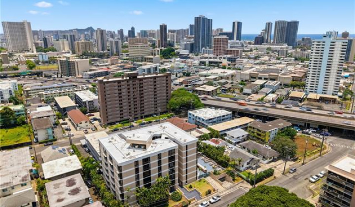 1441 Piikoi Street,Honolulu,Hawaii,96822,1 Bedroom Bedrooms,1 BathroomBathrooms,Condo/Townhouse,Piikoi,7,19472671