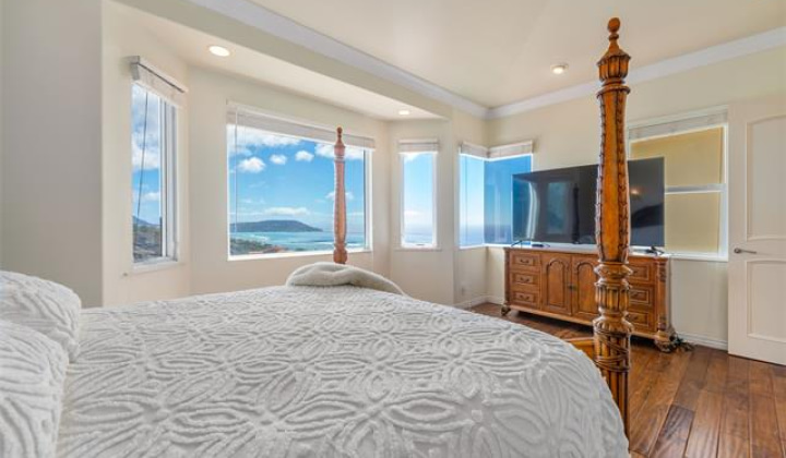 5201 Kuaiwi Place,Honolulu,Hawaii,96821,5 Bedrooms Bedrooms,4 BathroomsBathrooms,Single family,Kuaiwi,18309051