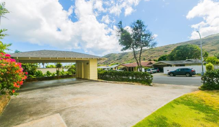 647 Hahaione Street,Honolulu,Hawaii,96825,3 Bedrooms Bedrooms,2 BathroomsBathrooms,Single family,Hahaione,18310267