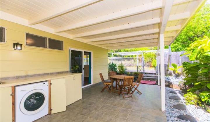 647 Hahaione Street,Honolulu,Hawaii,96825,3 Bedrooms Bedrooms,2 BathroomsBathrooms,Single family,Hahaione,18310267