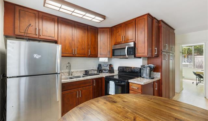 3824 Leahi Avenue,Honolulu,Hawaii,96815,2 Bedrooms Bedrooms,1 BathroomBathrooms,Condo/Townhouse,Leahi,1,18313277