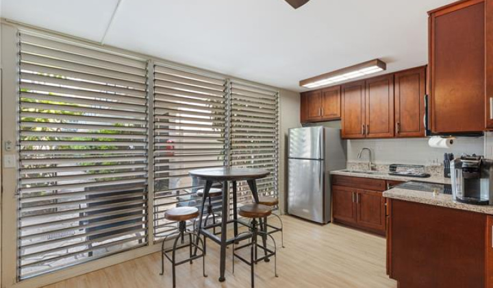 3824 Leahi Avenue,Honolulu,Hawaii,96815,2 Bedrooms Bedrooms,1 BathroomBathrooms,Condo/Townhouse,Leahi,1,18313277