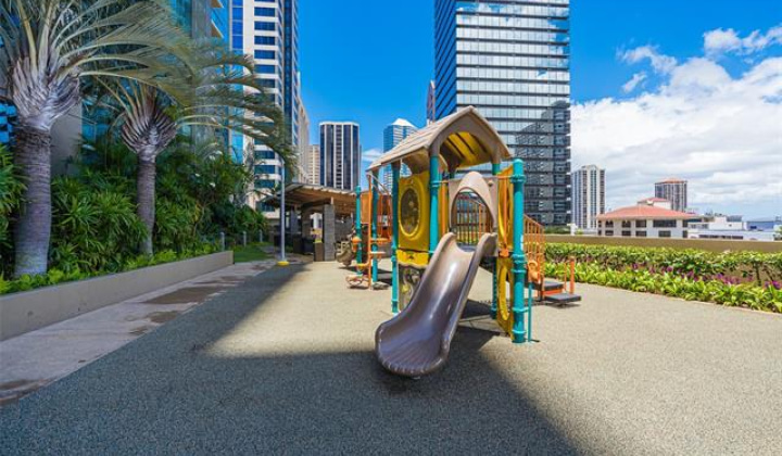 1200 Queen Emma Street,Honolulu,Hawaii,96813,2 Bedrooms Bedrooms,2 BathroomsBathrooms,Condo/Townhouse,Queen Emma,38,18313542