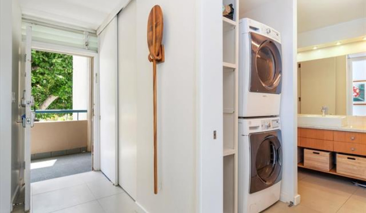 2877 Kalakaua Avenue,Honolulu,Hawaii,96815,2 Bedrooms Bedrooms,2 BathroomsBathrooms,Condo/Townhouse,Kalakaua,3,18315830