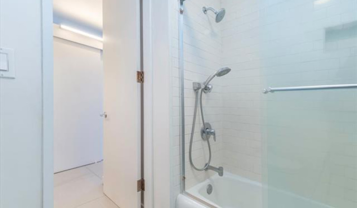2877 Kalakaua Avenue,Honolulu,Hawaii,96815,2 Bedrooms Bedrooms,2 BathroomsBathrooms,Condo/Townhouse,Kalakaua,3,18315830