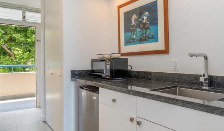 2877 Kalakaua Avenue,Honolulu,Hawaii,96815,2 Bedrooms Bedrooms,2 BathroomsBathrooms,Condo/Townhouse,Kalakaua,3,18315830